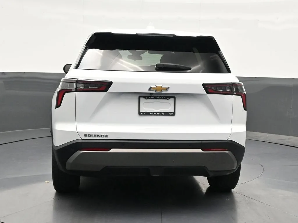 2026 Chevrolet Equinox LT photo 4