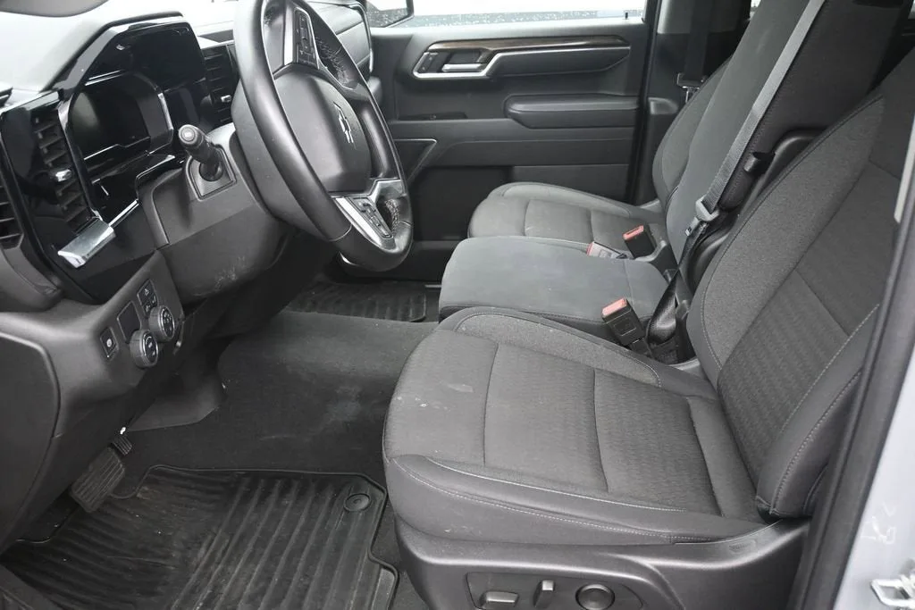 2025 Chevrolet Silverado 1500 RST photo 10