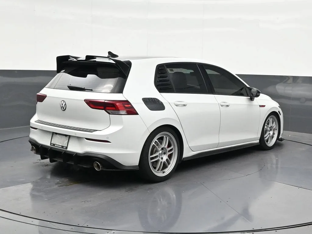 2024 Volkswagen Golf GTI 2.0T SE photo 5