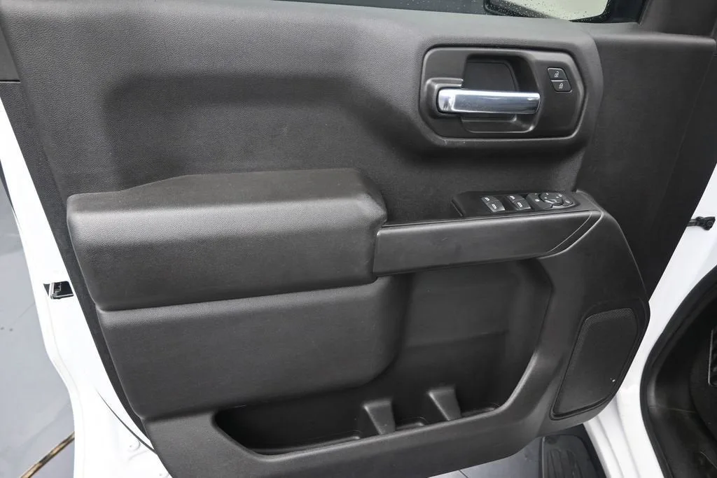 2023 Chevrolet Silverado 1500 Custom photo 12