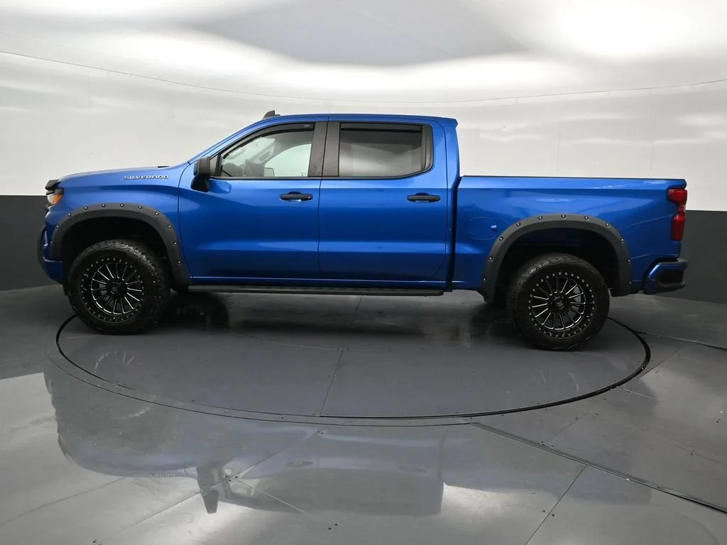 2022 Chevrolet Silverado 1500 Custom photo 2