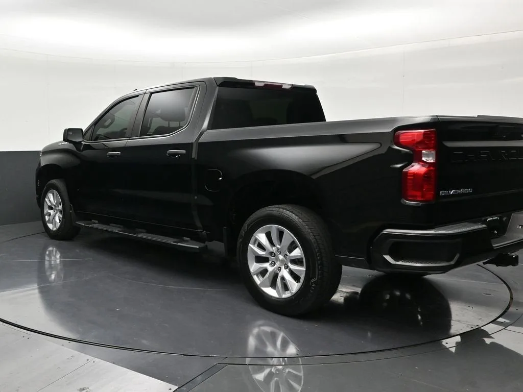 2023 Chevrolet Silverado 1500 Custom photo 3