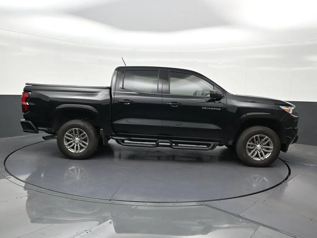 2024 Chevrolet Colorado LT photo 7