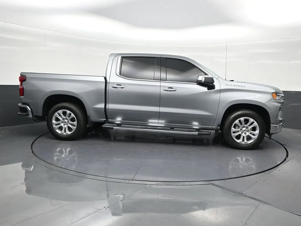 2025 Chevrolet Silverado 1500 LTZ photo 7