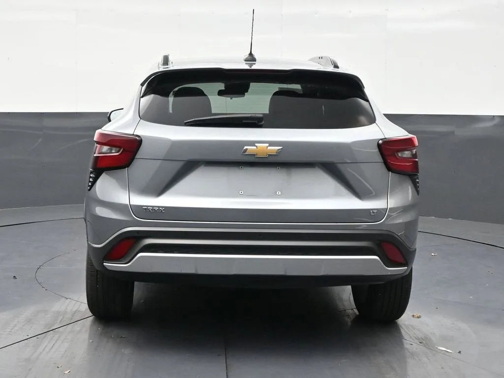 2024 Chevrolet Trax LT photo 4