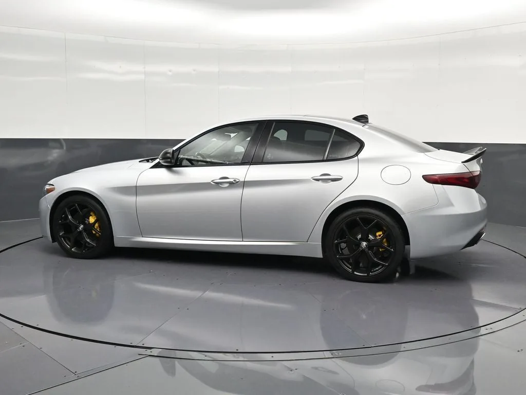 2021 Alfa Romeo Giulia Ti photo 8