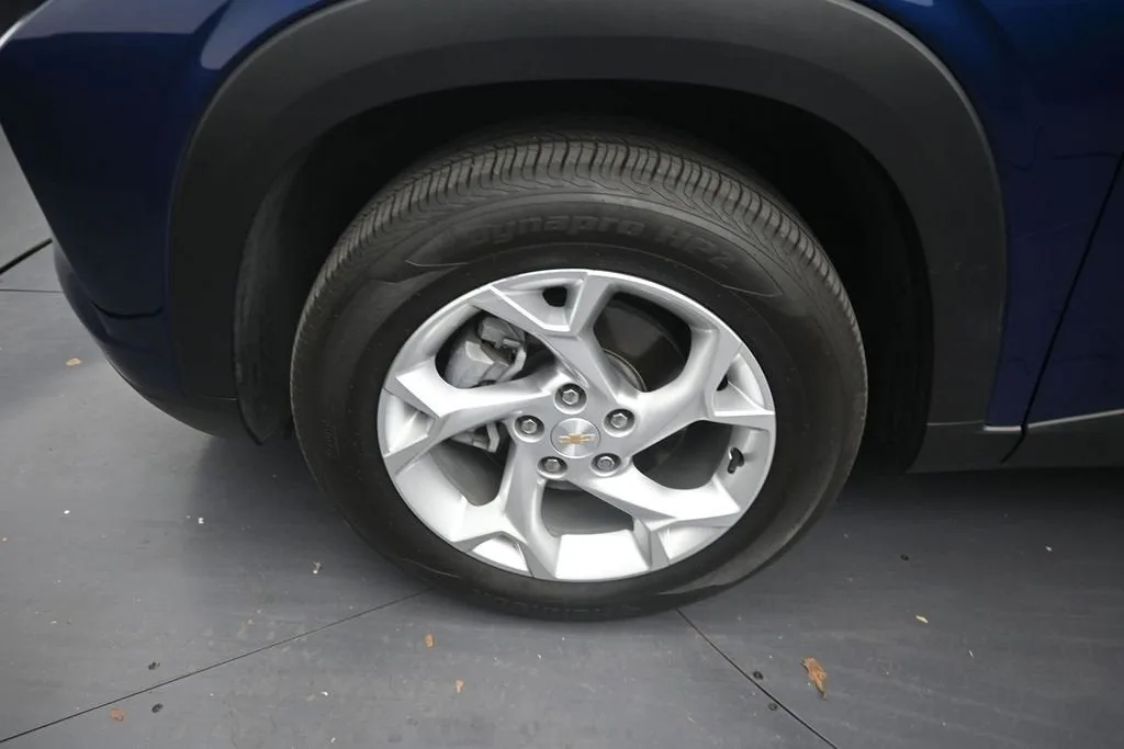 2024 Chevrolet Trax LS photo 9