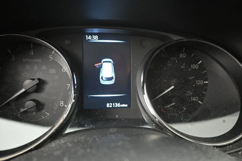 2017 Nissan Rogue SV photo 10