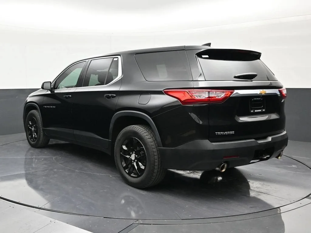 2021 Chevrolet Traverse LS photo 3