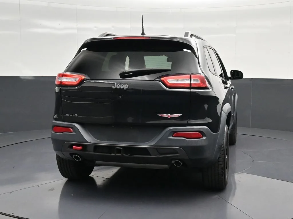 2017 Jeep Cherokee Trailhawk photo 2