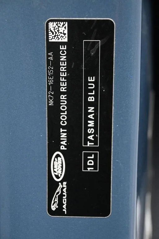 2024 Land Rover Defender 110 P300 photo 9