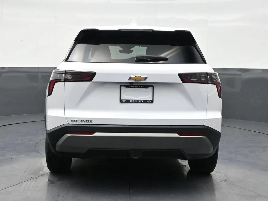 2025 Chevrolet Equinox LT photo 4