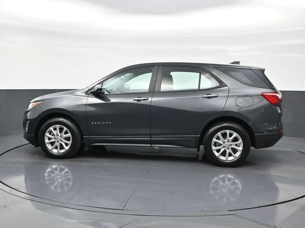 2024 Chevrolet Equinox LS photo 2