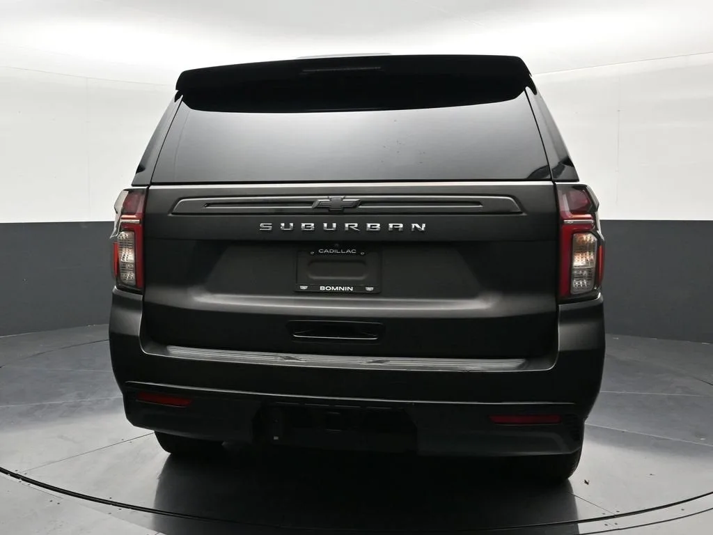 2021 Chevrolet Suburban LS photo 4