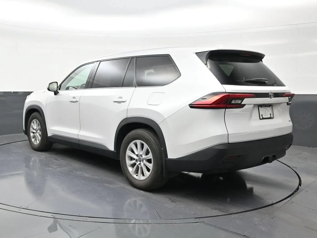 2024 Toyota Grand Highlander XLE photo 3