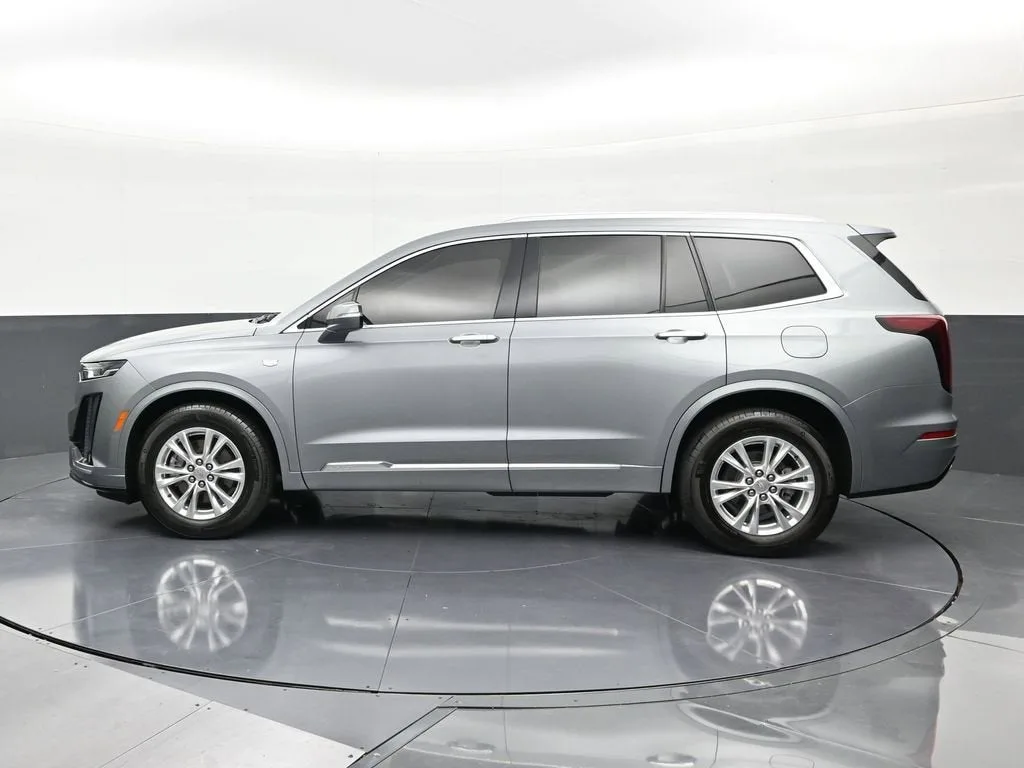 2023 Cadillac XT6 Luxury photo 2