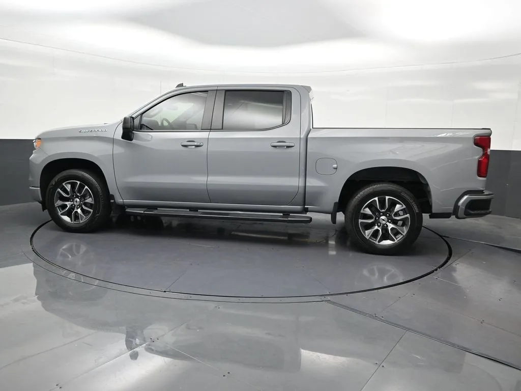 2024 Chevrolet Silverado 1500 RST photo 2