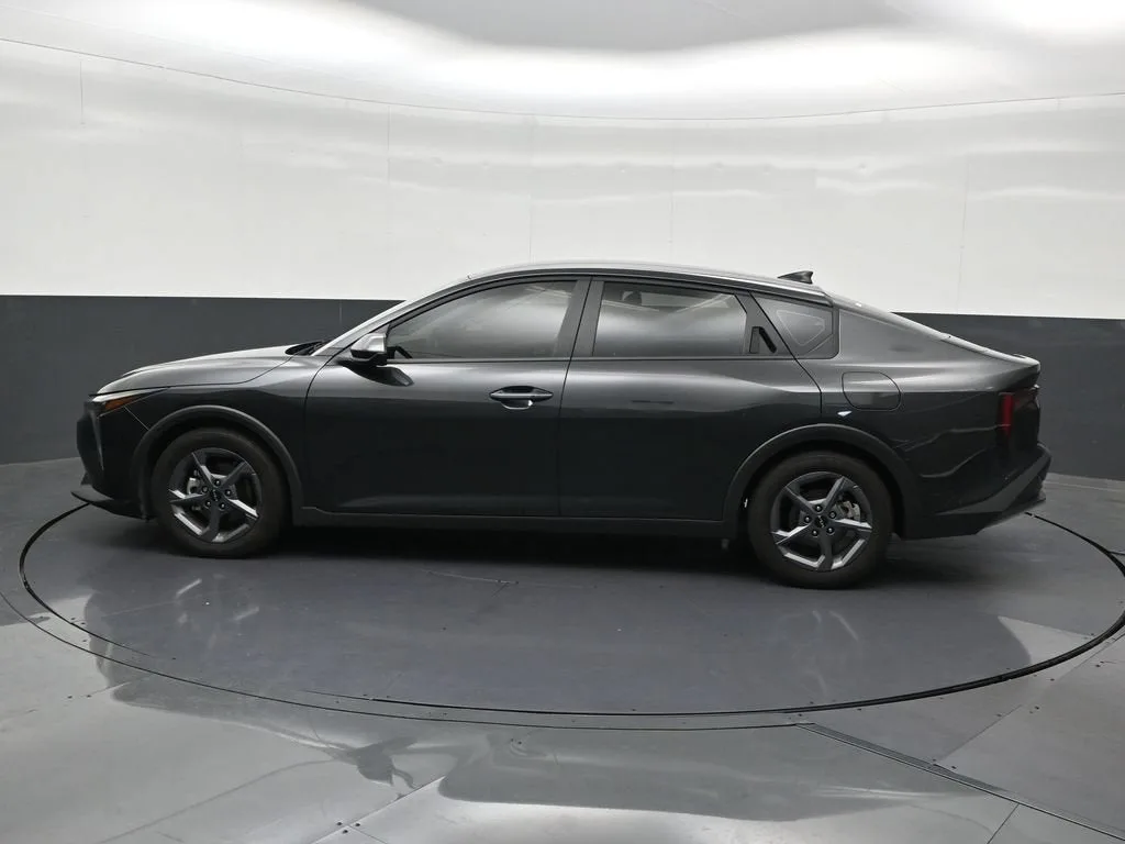 2025 Kia K4 LXS photo 2