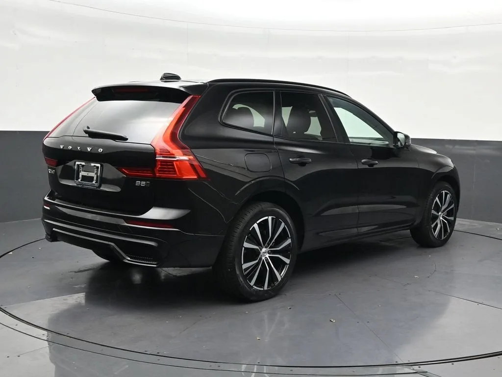 2024 Volvo XC60 B5 Plus Dark Theme photo 6