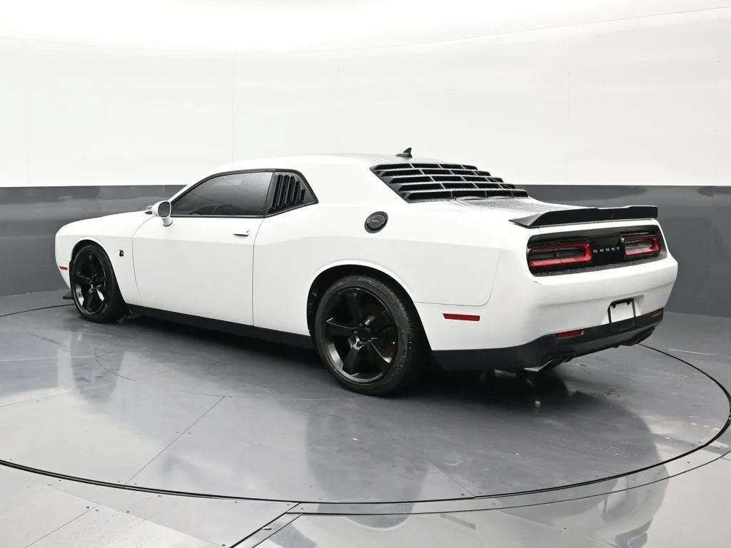 2016 Dodge Challenger 392 Hemi Scat Pack Shaker photo 3