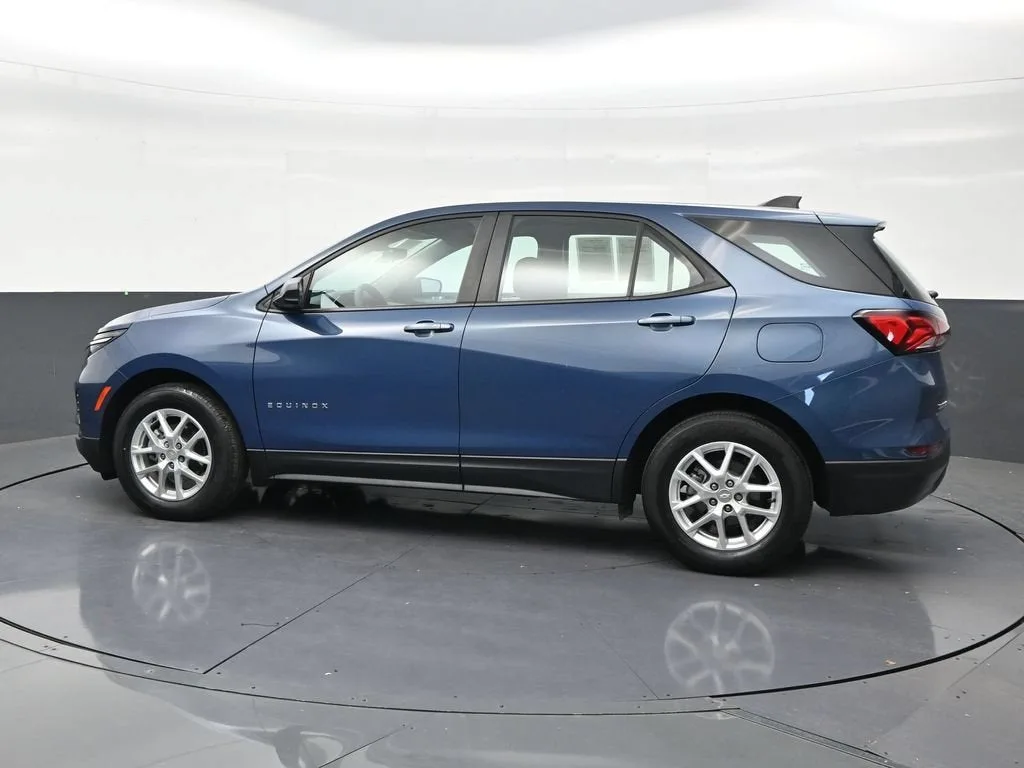 2024 Chevrolet Equinox LS photo 2
