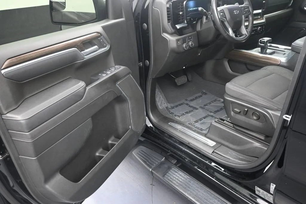 2023 Chevrolet Silverado 1500 RST photo 10