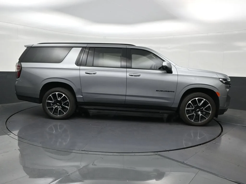 2024 Chevrolet Suburban RST photo 7