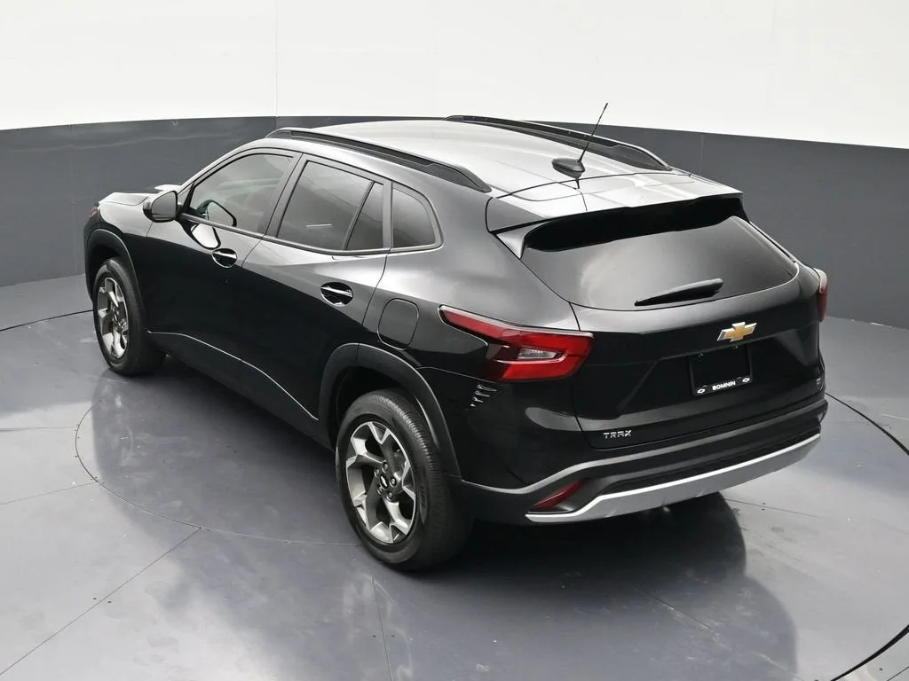 2024 Chevrolet Trax LT photo 11