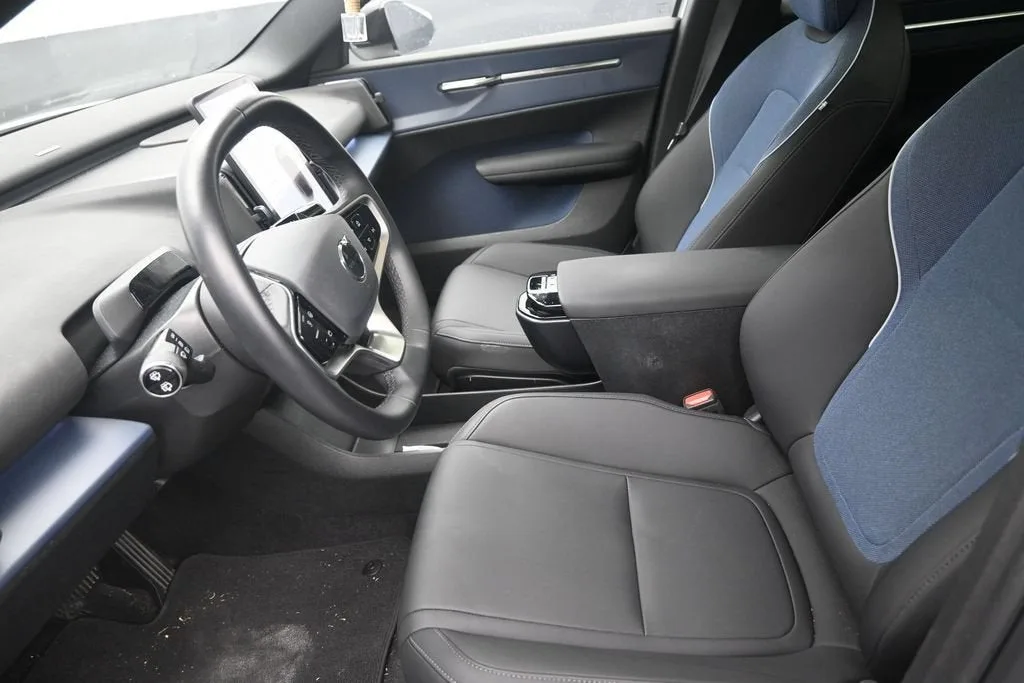 2025 Volvo EX30 Plus Twin Motor Performance, Fully electric photo 12