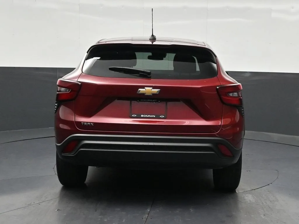 2024 Chevrolet Trax LS photo 4