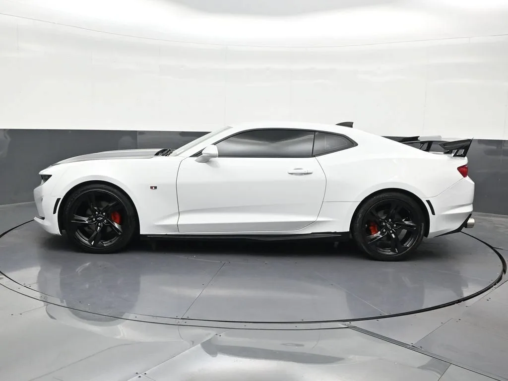 2021 Chevrolet Camaro 1LT photo 2