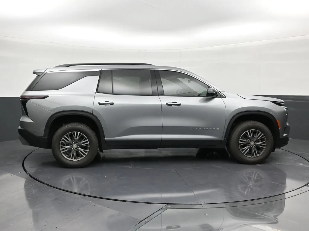 2026 Chevrolet Traverse LT photo 6