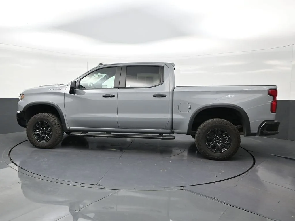 2025 Chevrolet Silverado 1500 ZR2 photo 2
