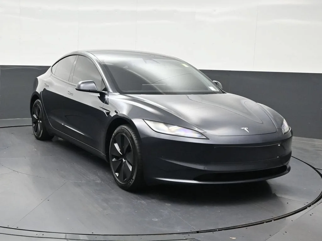 2025 Tesla Model 3 Long Range photo 7