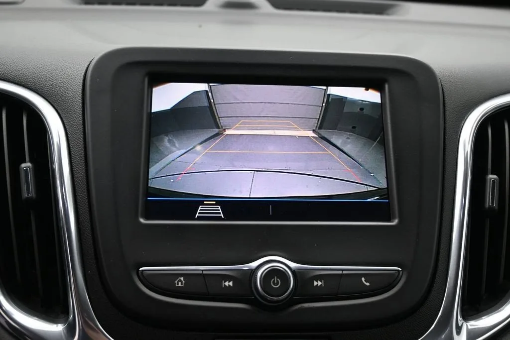2020 Chevrolet Equinox LS photo 11