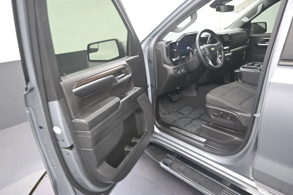 2024 Chevrolet Silverado 1500 LT photo 10
