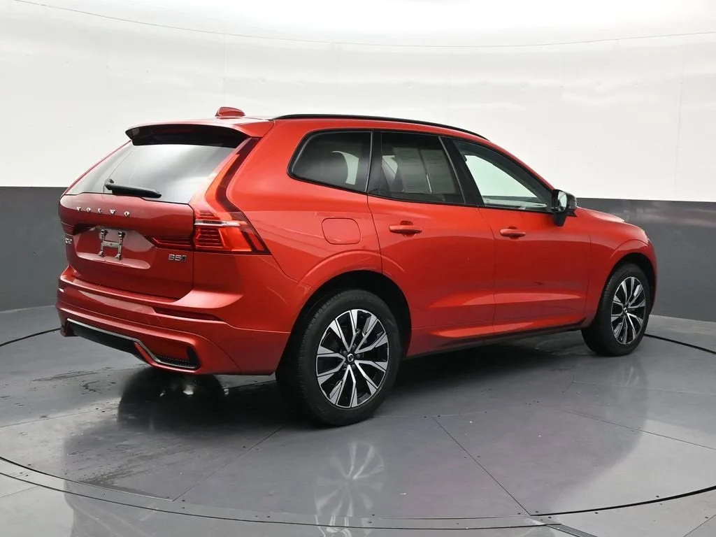 2024 Volvo XC60 B5 Core Dark Theme photo 6