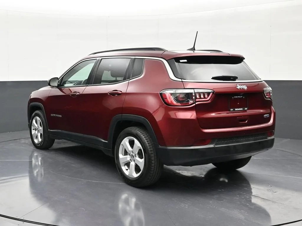 2021 Jeep Compass Latitude FWD photo 3