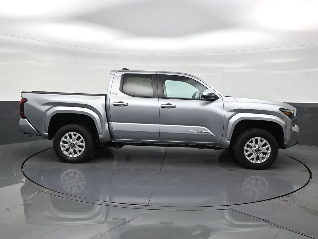 2024 Toyota Tacoma SR5 photo 6