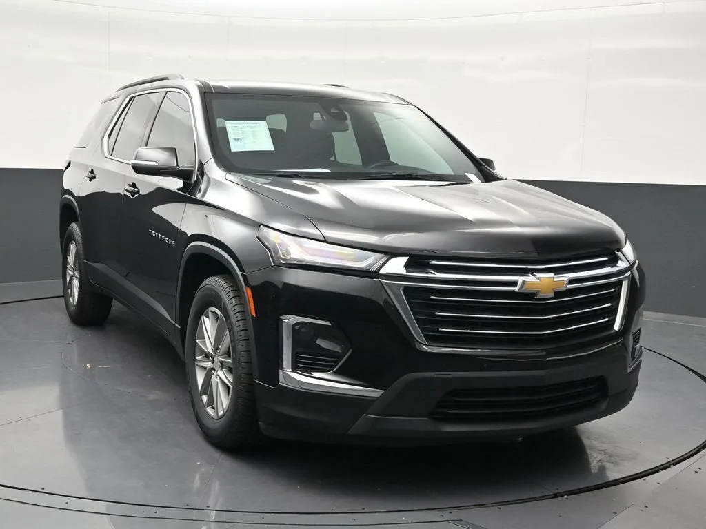 2023 Chevrolet Traverse LT Cloth photo 8