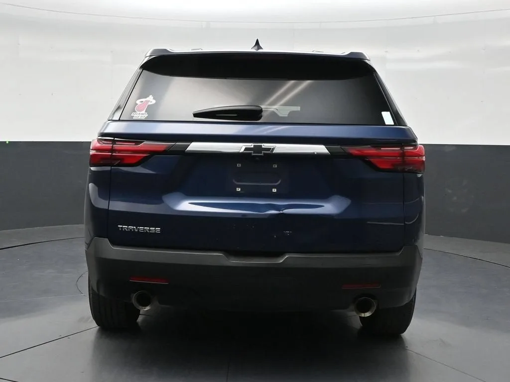 2022 Chevrolet Traverse LS photo 4