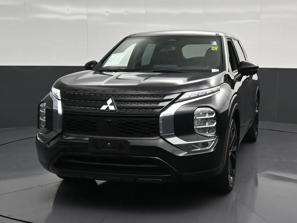 2023 Mitsubishi Outlander SE photo 6