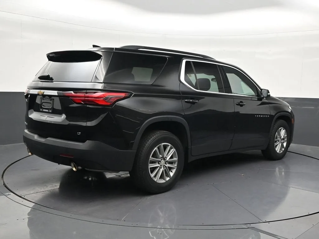 2023 Chevrolet Traverse LT Cloth photo 5