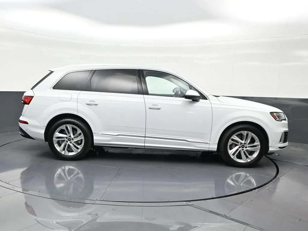 2023 Audi Q7 Prestige 55 TFSI quattro Tiptronic photo 6