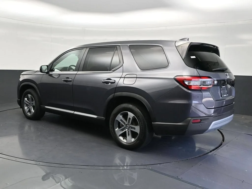 2023 Honda Pilot 2WD EX-L 7 Passenger photo 3