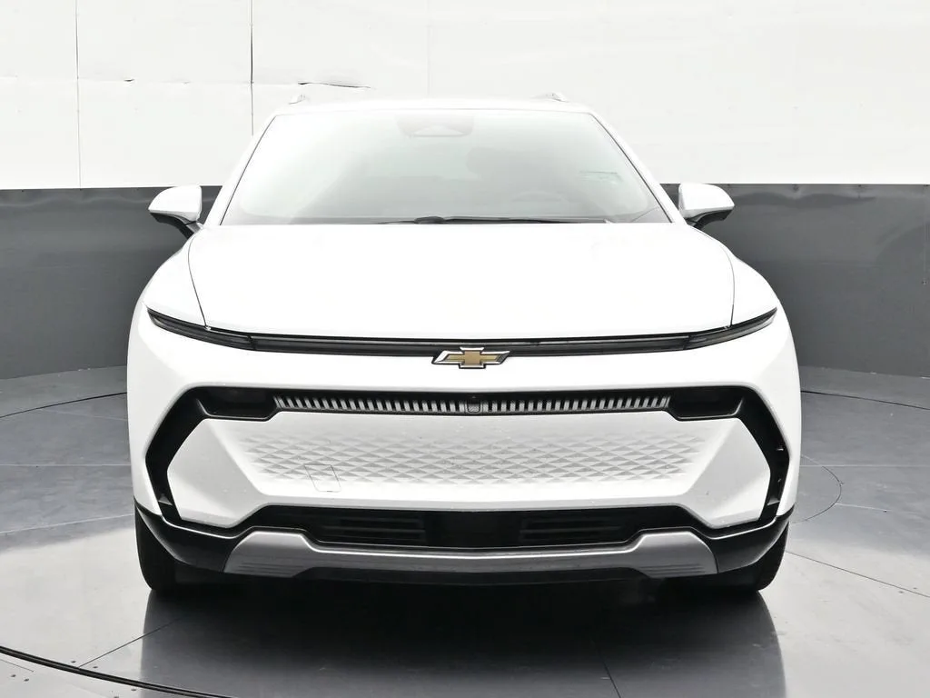 2025 Chevrolet Equinox EV LT photo 8