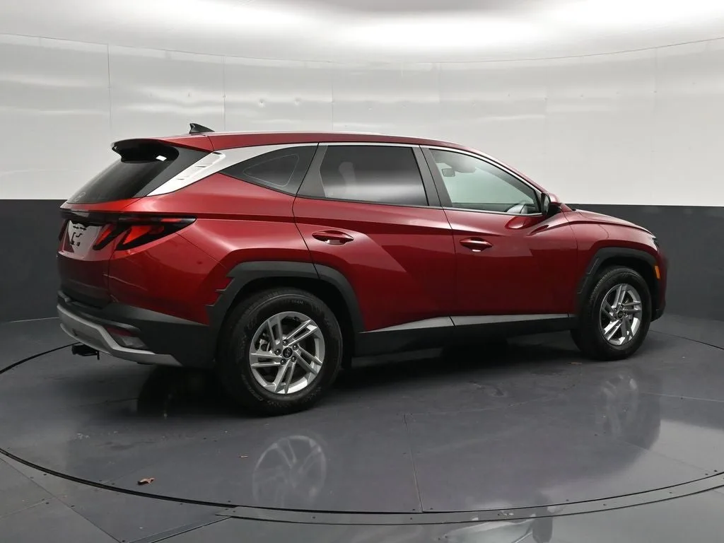 2025 Hyundai Tucson SE photo 3