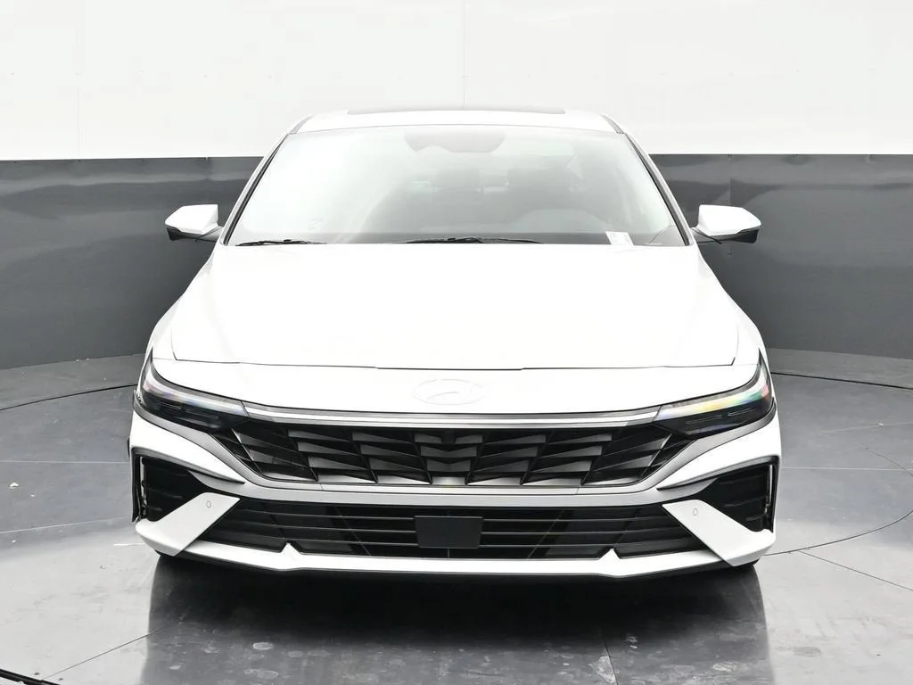2024 Hyundai Elantra Limited photo 8