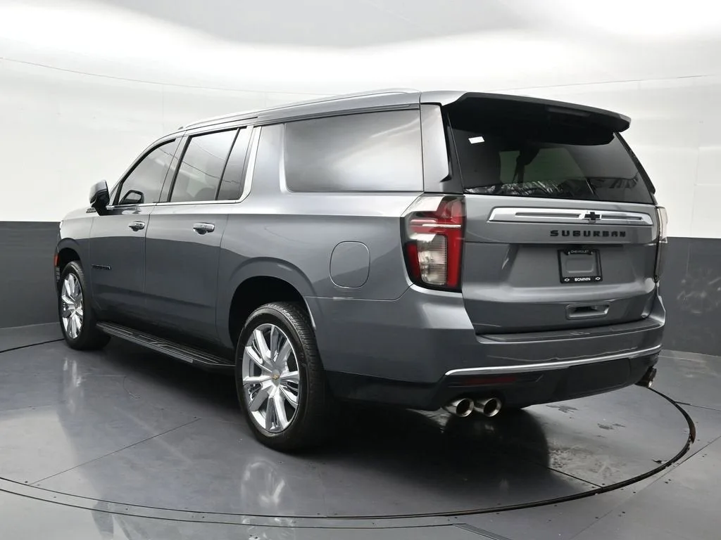 2021 Chevrolet Suburban High Country photo 3