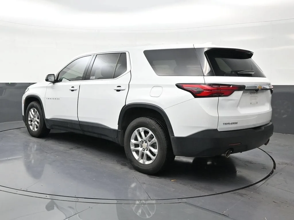 2023 Chevrolet Traverse LS photo 3